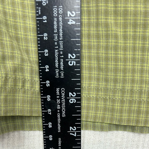 The North Face Men’s Large Button Front Micro Checkered Short Sleeve Shirt - Picture 7 of 11